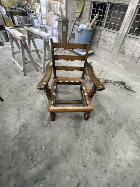 アームチェア修繕前の全体写真