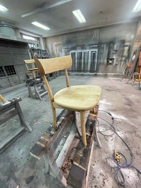 研磨後のダイニングチェア