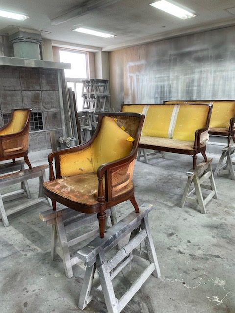 アンティークチェアとソファの修繕前写真