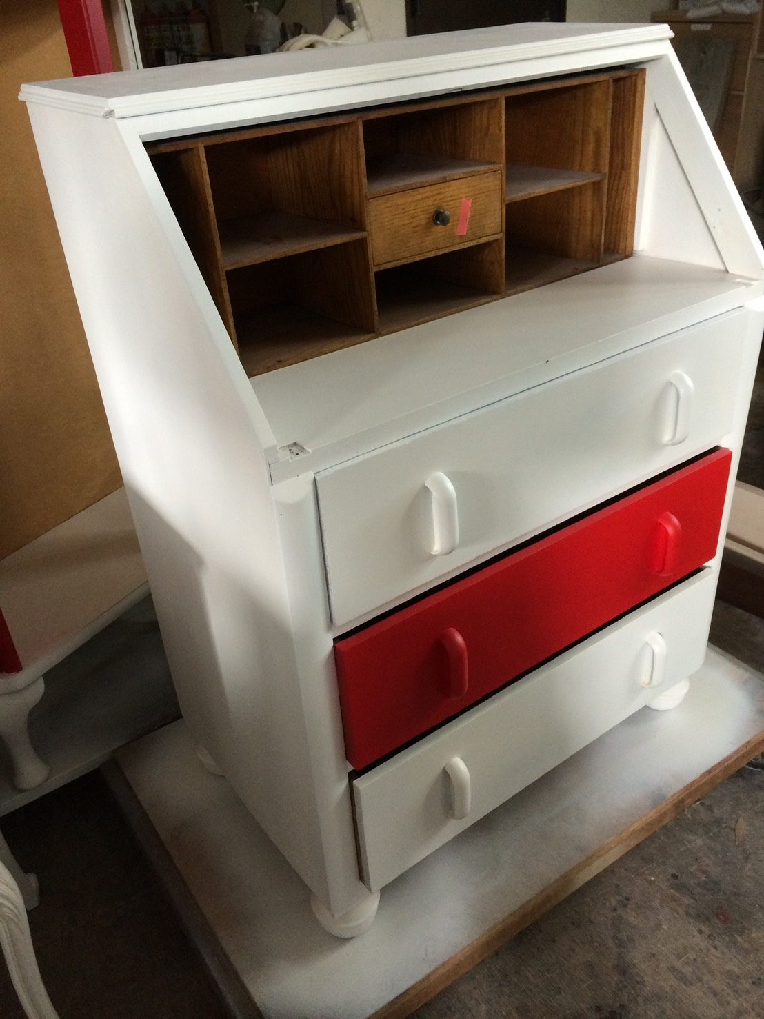 カラー塗装家具の塗り替え後の写真