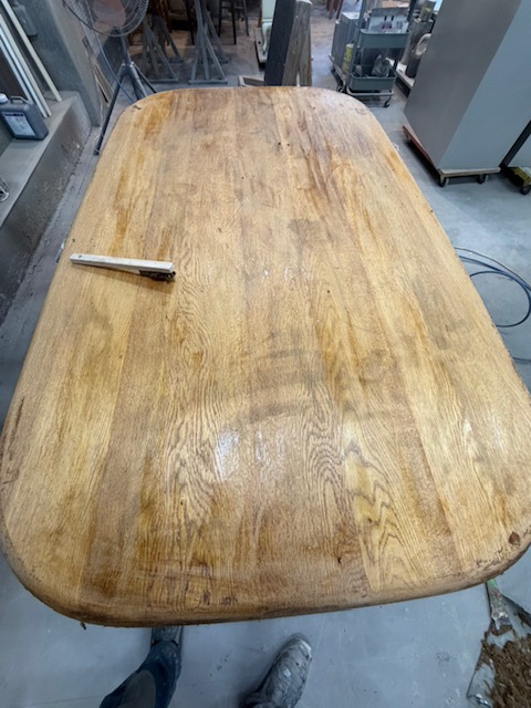 テーブル修復前の塗膜劣化の様子